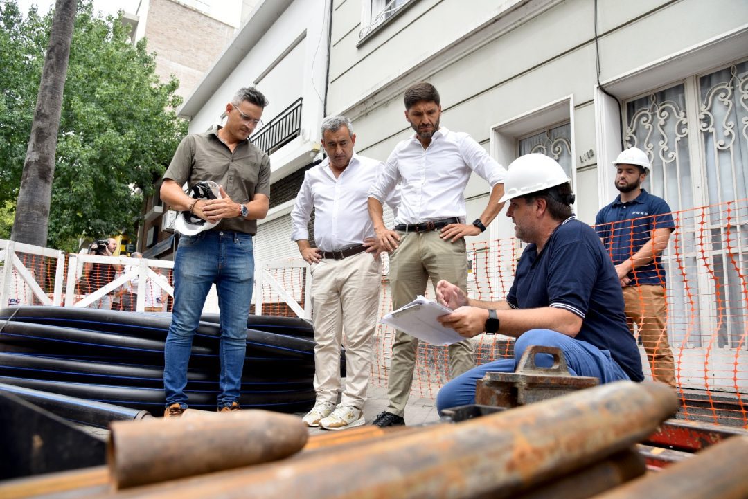 Rosario: Pullaro supervisó el inicio de la renovación de redes de agua potable